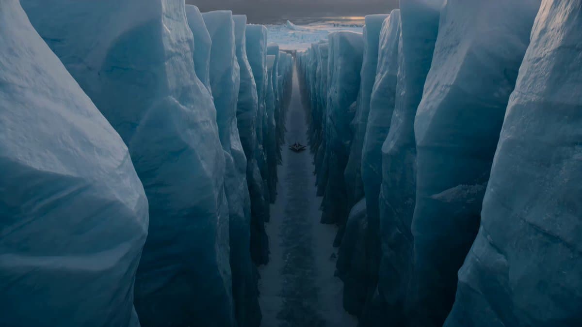 Alien Ice Canyon Escape