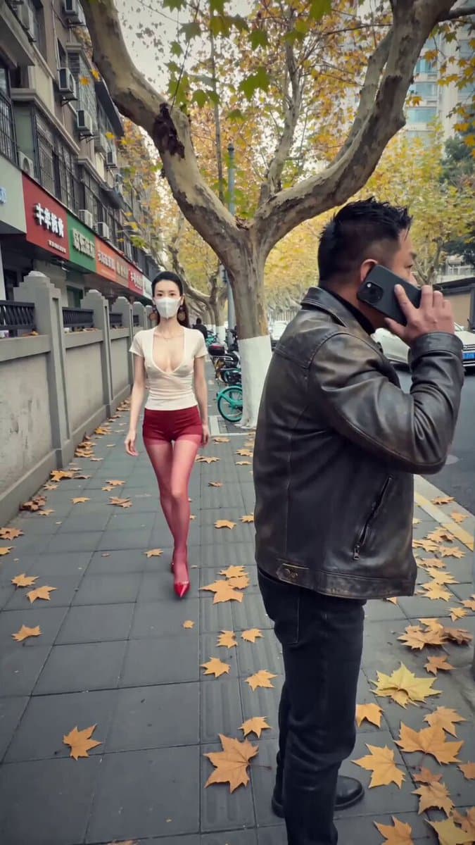 iPhone Handheld Street Encounter Video