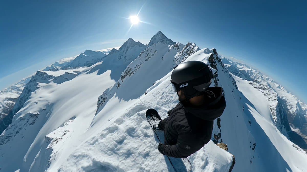 Extreme Snowboarder FPV Avalanche Chase