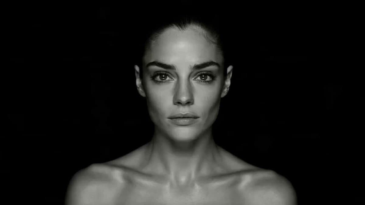 High Fashion Chiaroscuro Dissolve Animation