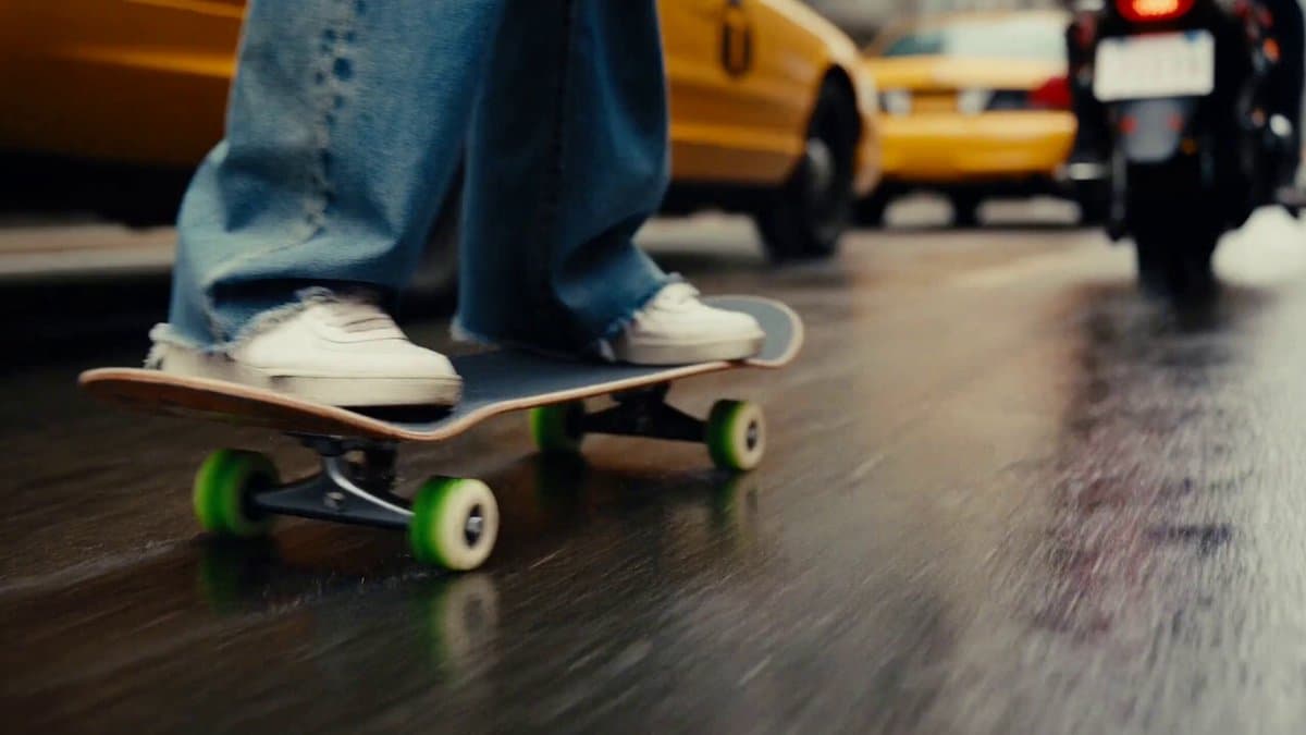 Chaotic City Skateboarding Action
