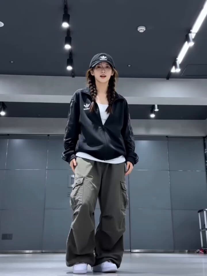 Female Idol Dance Practice