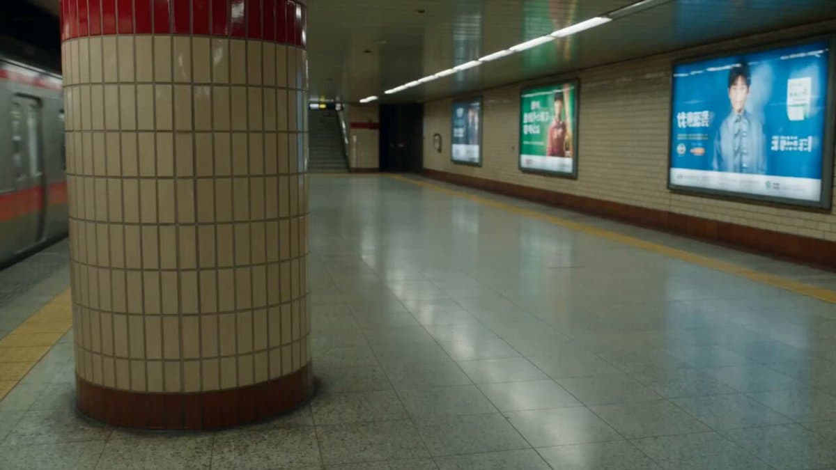 Korean Action Drama Subway Station Prompt