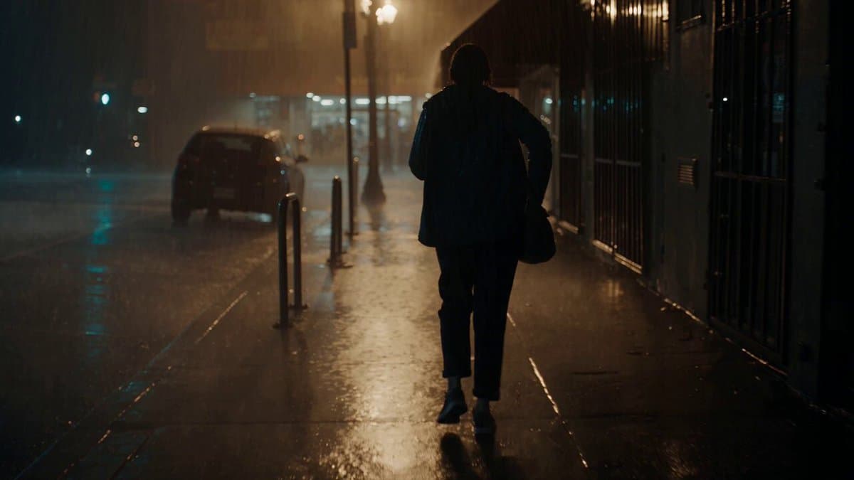 Rainy Night Chase Cinematic Video Prompt