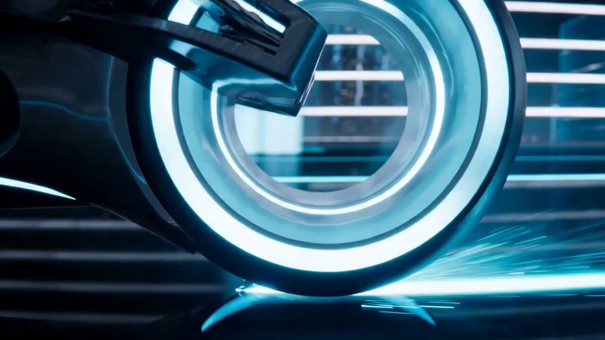 Tron-Inspired Speed Chase