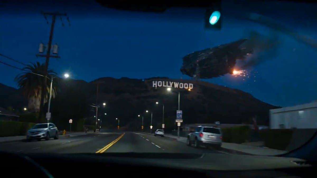 Spaceship Hollywood Sign Crash Sequence