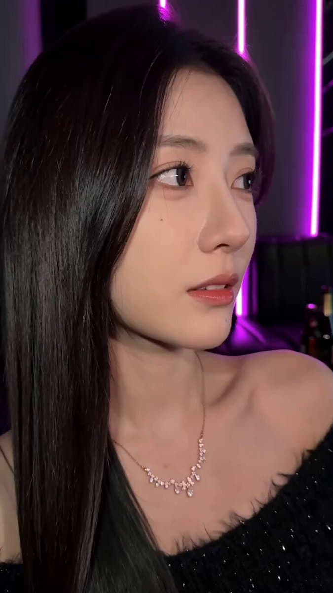 KTV Girlfriend POV Video Prompt